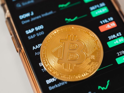 Coinbase Analysts Warn of Potential Bitcoin Price Drop - Vimarsana News