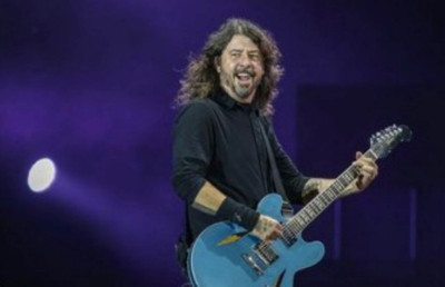 Ulang Tahun ke 56, Dave Grohl Bantu Sajikan Makanan untuk Korban Kebakaran LA