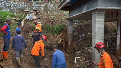 Banjir dan Longor di Kendal: Satu Warga Meninggal Dunia, 264 Warga Terpaksa Mengungsi