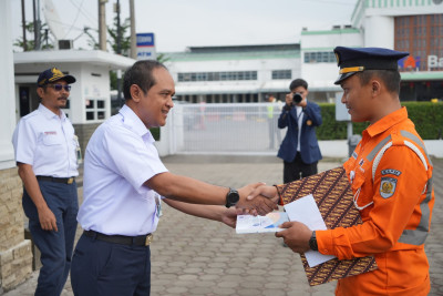 Aksi Heroik Penjaga Perlintasan KAI yang Berhasil Mengamankan Pencuri Rel