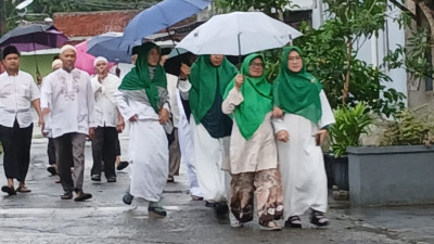 Hujan Rintik Tak Surutkan Peserta Tarhib Ramadhan Masjid Nururrahman