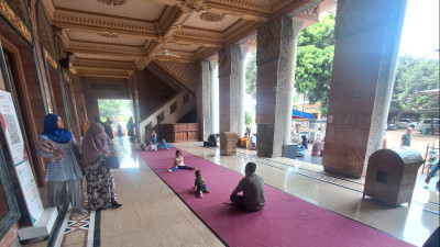 Masjid di Pekalongan Sediakan Layanan Pijat hingga Potong Rambut Gratis bagi Pemudik