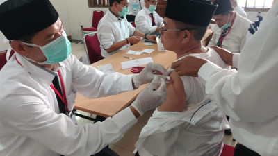 Kemenkes Fasilitasi Vaksinasi bagi Petugas Haji