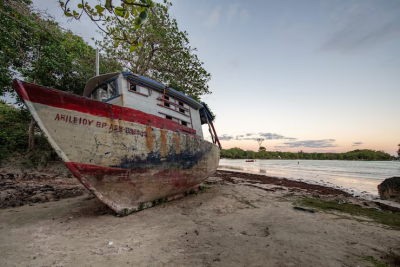 Beaching Kapal: Langkah Darurat Penyelamatan di Laut