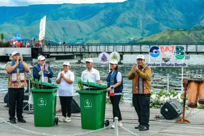 Gerakan Wisata Bersih di Danau Toba