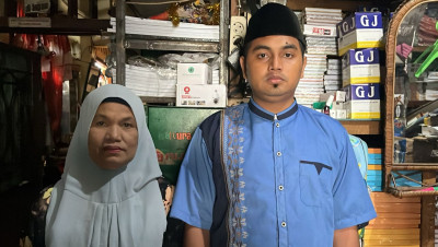 Pahrul Gantikan Ayah Naik Haji Bersama Sang Ibu