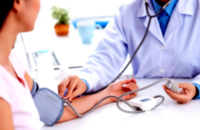 Hipertensi Jas Putih, Mengapa Tekanan Darah Melonjak Saat Berobat ke Dokter?