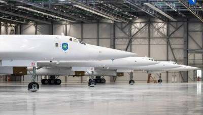 Mengapa Drone Ukraina tidak Incar Pesawat Pengebom Tu-160 Rusia?