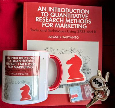 Profesor Asal Ranah Minang Terbitkan Buku Metodologi Kuantitatif di Lancaster University Management School, Inggris