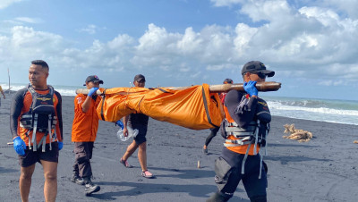 Perahu Terbalik di Perairan Sukabumi, Dua Nelayan Dievakuasi dalam Kondisi Meninggal