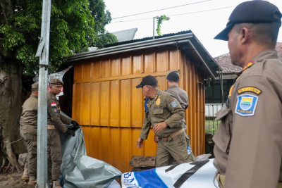 Puluhan Kios Liar di 6 Lokasi di Kota Bandung Dibongkar Satpol PP