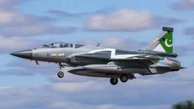Jet Tempur JF-17 Angkatan Udara Pakistan Mendarat di Inggris