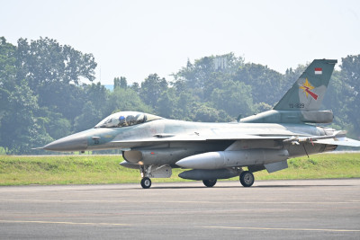 Jet F-16 Figthing Falcon dan T-50i Golden Eagle Demo Udara di Jakarta