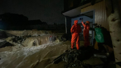 BNPB: Banjir, Angin Kencang, dan Hujan Es Landa Sejumlah Daerah, Warga Diminta Tetap Waspada