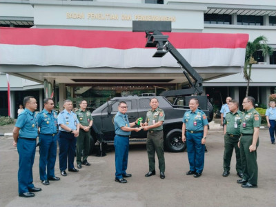 Batekhan Kemenhan Serahkan Radar Coastal Surveillance ke TNI AL
