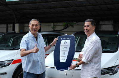 Resmi Mengaspal, Jusuf Hamka Jadi Konsumen Pertama Aletra L8 EV