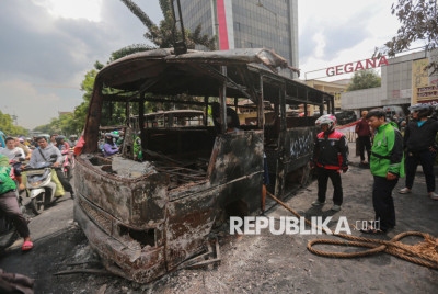 Mantan Pimpinan KPK: Mbokya Eling, Kedaulatan Itu Ada di Tangan Rakyat
