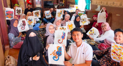 Pelatihan Membatik Motif Batik Depok bagi Lansia di Kampung Lio, Intervensi Budaya untuk Cegah Risiko Demensia