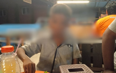 Om, Sekolahin Aku Dong
