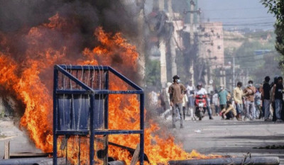 Media Sosial Diblokir: Anak Muda di Nepal Ngamuk, Istri Mantan PM Tewas Terbakar