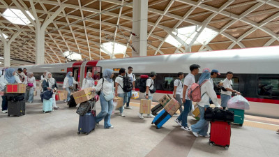 Wisatawan Malaysia Pilih Whoosh: Kecepatan dan Kenyamanan Jadi Alasan Utama