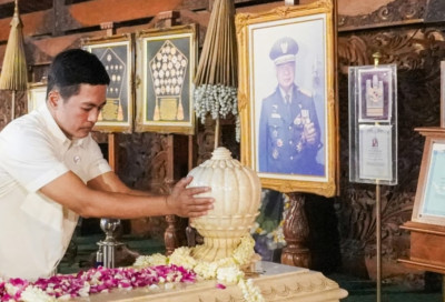 Wamenkes Dante Ziarah ke Makam Soeharto di Astana Giribangun