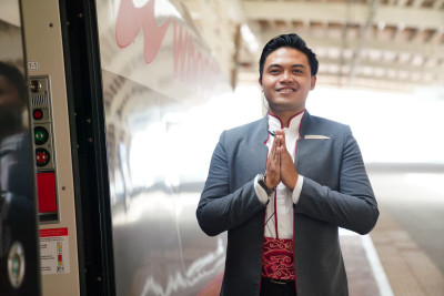 Whoosh dan Batik Mega Mendung: Menggabungkan Kecepatan dan Kebudayaan