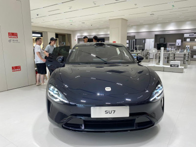 Mobil Listrik Xiaomi SU7 Membuat Panik Pemiliknya karena Tiba-tiba Bergerak Sendiri