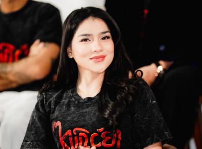 Trailer Kuncen, Misi Pendakian Gunung Hingga ke Desa Berkabut Demi Bertemu Juru Kunci