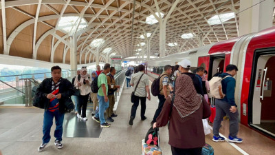 Wus! 9,8 Juta Tiket Whoosh Terjual via Online