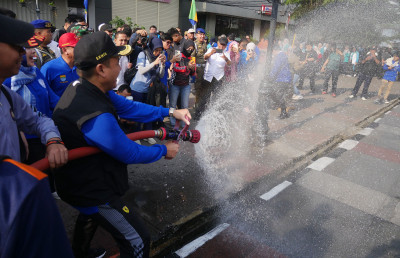 ASN Hingga Komunitas Bersatu dalam Gerakan Beberesih Bandung