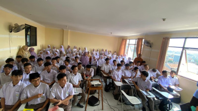 Santri Kreatif, Menulis dengan Teknologi: Pelatihan Menulis Berbasis AI