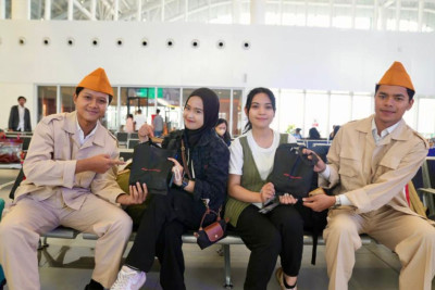 Semangat Sumpah Pemuda Bersama Penumpang Whoosh di Stasiun