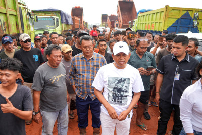 KDM Tegaskan Larangan Truk ODOL, Berlaku Mulai 2 Januari 2026