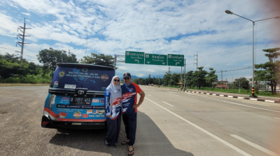 Pasangan Lansia Asal Padangsidimpuan Keliling 8 Negara dengan Toyota Voxy, Begini Ceritanya