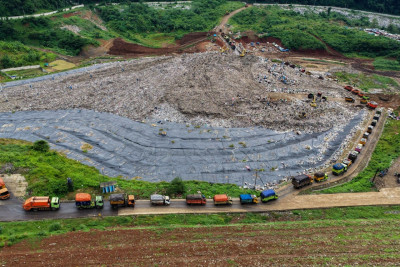 Perjalanan Panjang Penjaga Kebersihan Kota Bandung Hingga TPS Sarimukti
