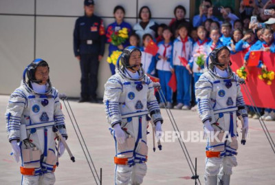 Sepekan Telantar di Angkasa, Astronaut China Akhirnya Kembali ke Bumi