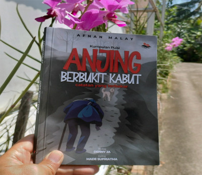 60 Tahun Afnan Malay tentang Anjing Berbukit Kabut - Catatan yang Terbakar