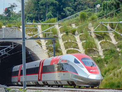 Ada Diskon 20 Persen, Rombongan Whoosh Per Hari Naik Dua Kali Lipat