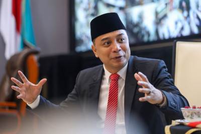 Wali Kota Surabaya Minta Warga Jaga Lingkungan untuk Cegah Hujan Mikroplastik