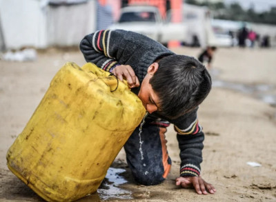 Genosida, Paksa Anak-Anak di Gaza Memikul Peran Orang Dewasa