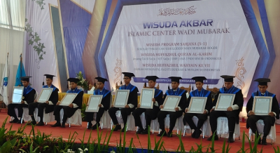 Islamic Center Wadi Mubarak Mewisuda 363 Santri | tadabbur