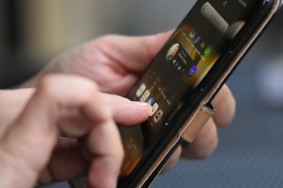 5 Cara Mudah Bikin HP Androidmu Lemot - Vimarsana News