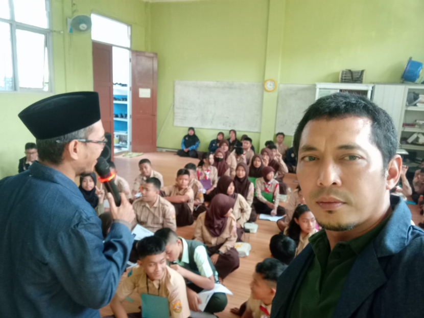 Syahruddin saat menyampaikan materi didampingi Bambang Banguntopo.