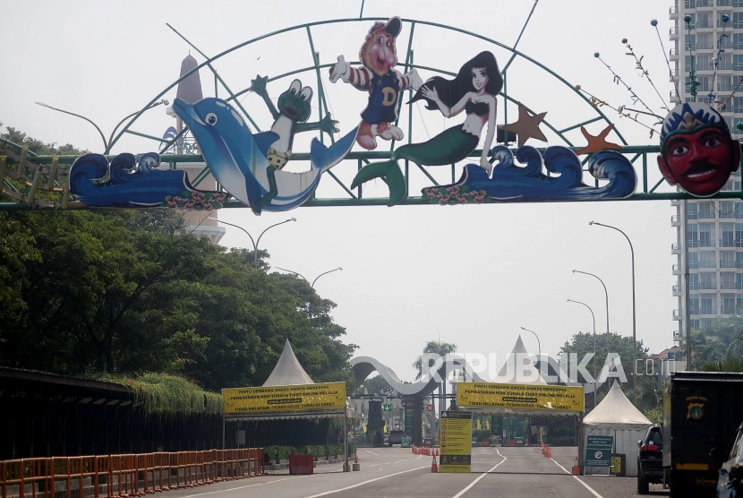  Pintu masuk Ancol. Selama Ramadhan 2023 masuk ke Ancol gratis. Foto: Republika.