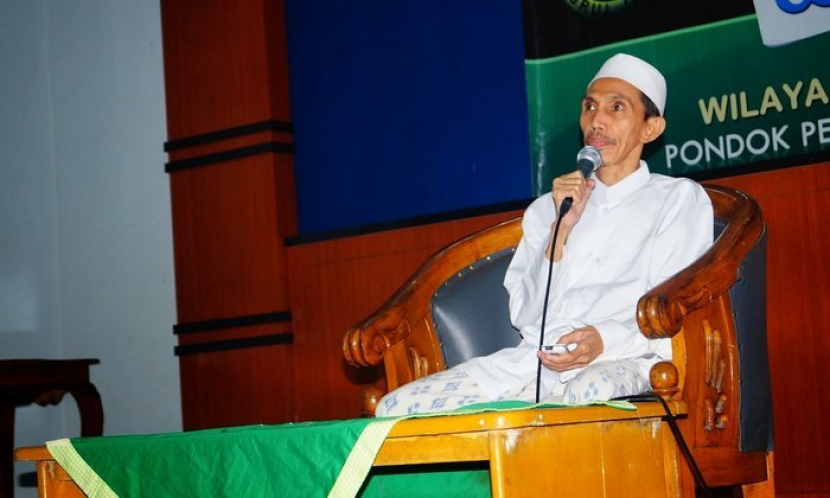 Keterangan: KH. Zuhri Zaini