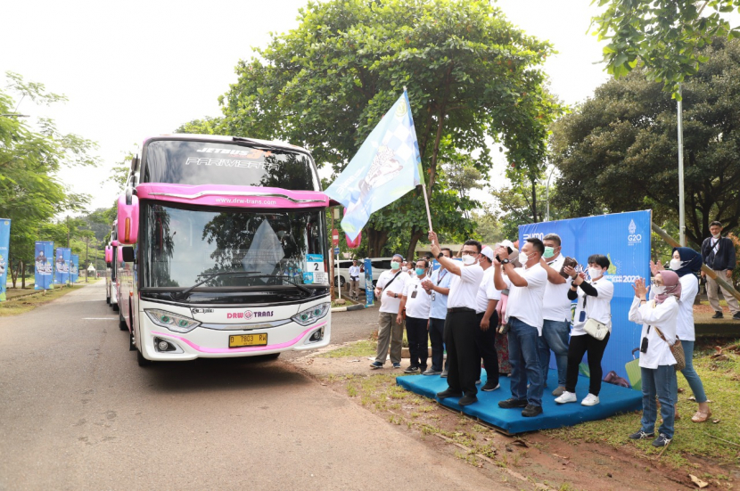 Pupuk Kujang menyiapkan dua bus untuk mengantar pemudik ke arah timur Jawa Barat dalam program mudik gratis. (Humas Pupuk Kujang)