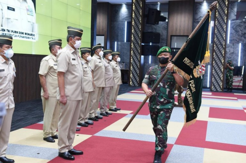 Kepala Staf Angkatan Darat (KSAD) Jenderal Dudung Abdurachman saat acara Pengukuhan Pengurus Pusat PPAD di Mabesad, Selasa (8/2/2022).