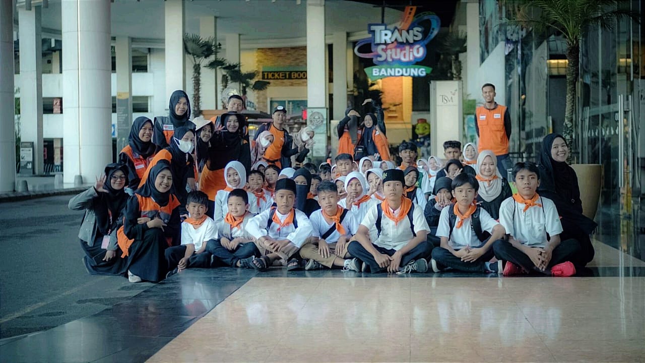 Rumah Zakat Wujudkan Impian Anak Berpetualang Seru di Trans Studio Bandung