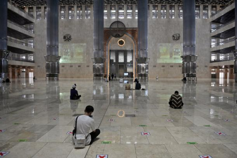 Ilustrasi jamaah sholat. Doa Sesudah Sholat Dhuha dan Niat 2 Rakaat, Arab dan Terjemahan. Foto: Republika/Prayogi